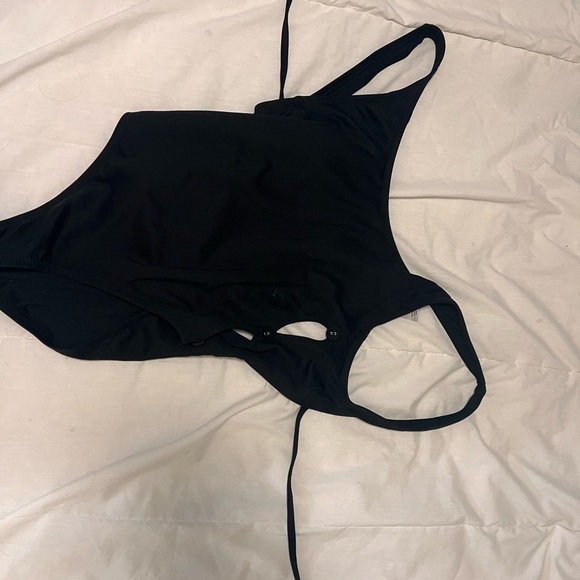 One piece black with side slots and full back - Picture 4 of 4
